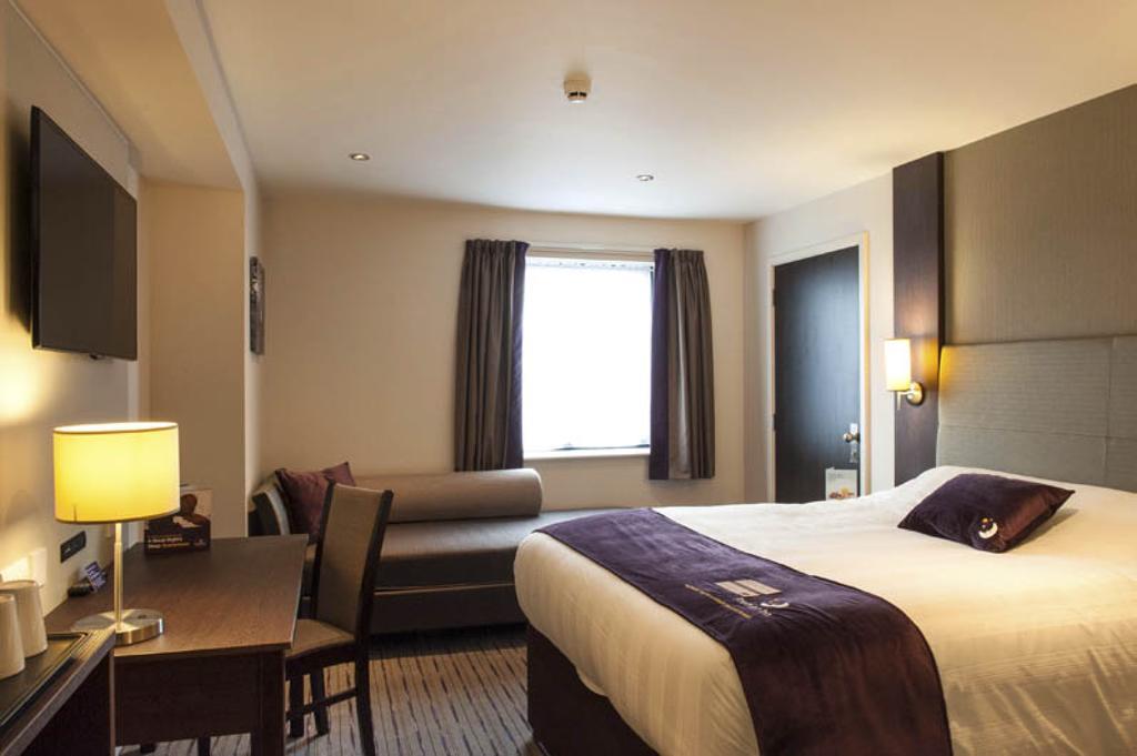 Premier Inn Falkirk - Larbert Exterior photo
