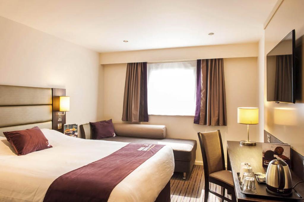 Premier Inn Falkirk - Larbert Exterior photo
