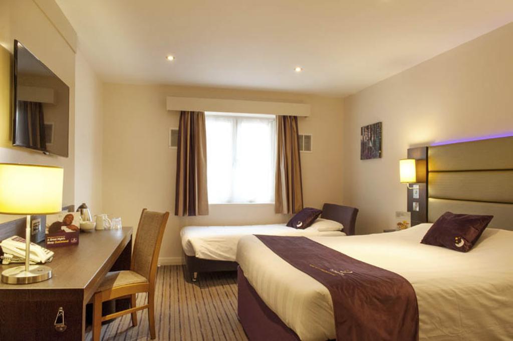 Premier Inn Falkirk - Larbert Exterior photo